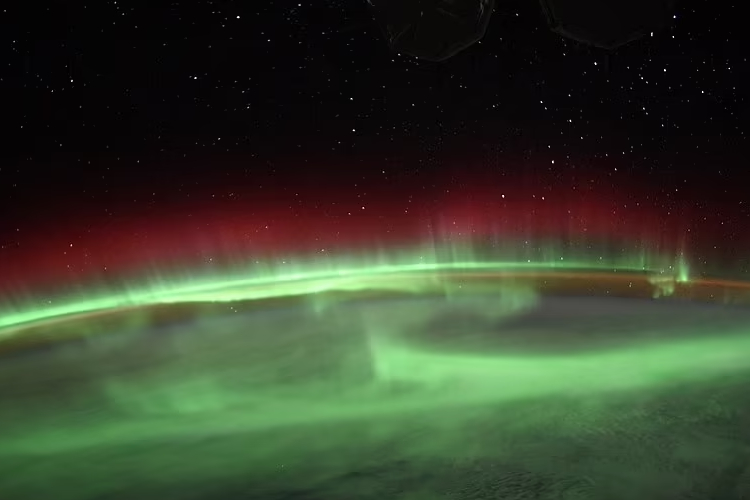 นักบินอวกาศถ่ายภาพแสงออโรร่าอันน่าทึ่งจากสถานีอวกาศ